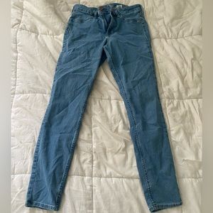 Light Wash Skinny Jeans (29)